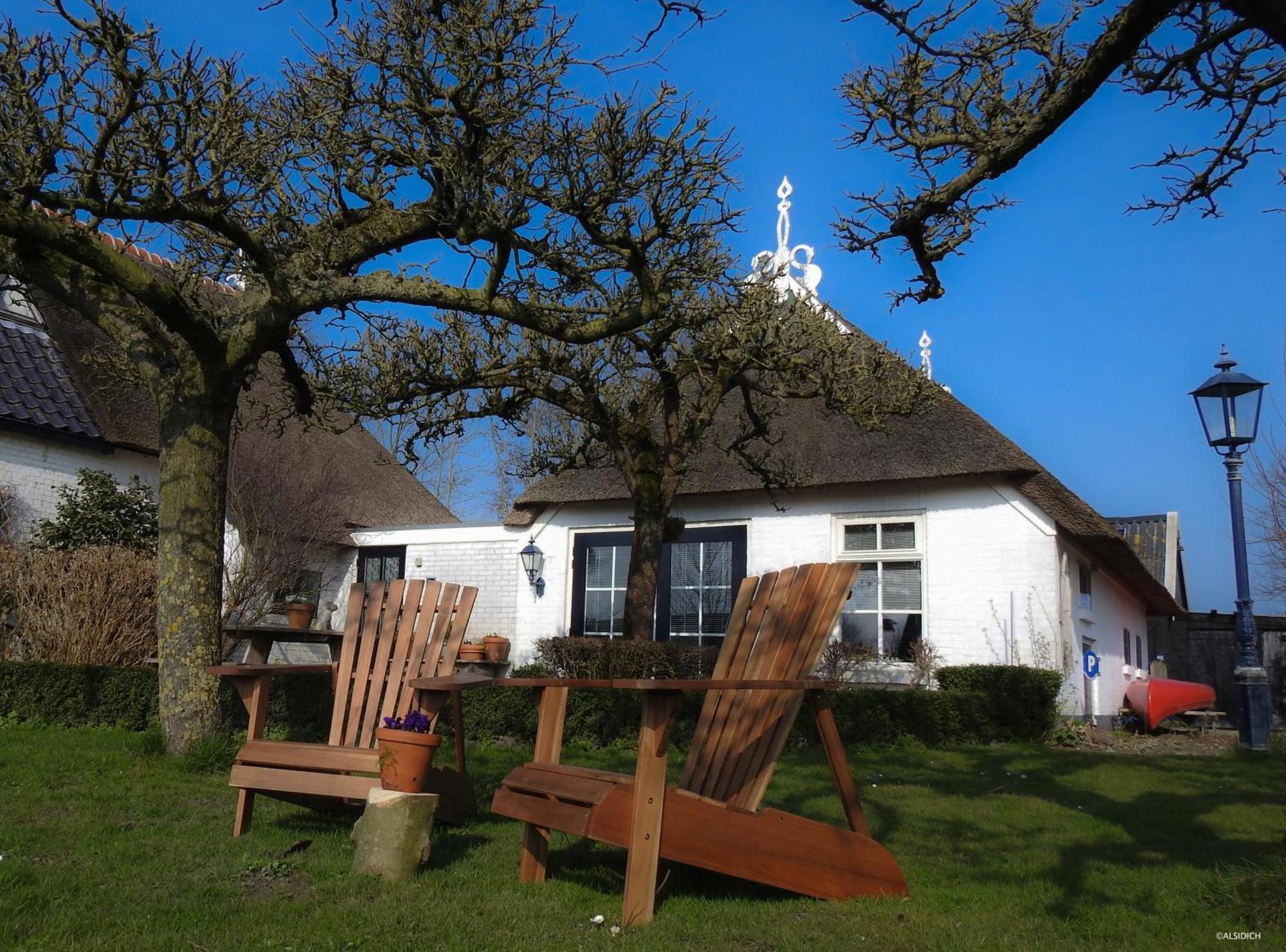 The Wee White Hoose Bed & Breakfast Oosternijkerk Bagian luar foto