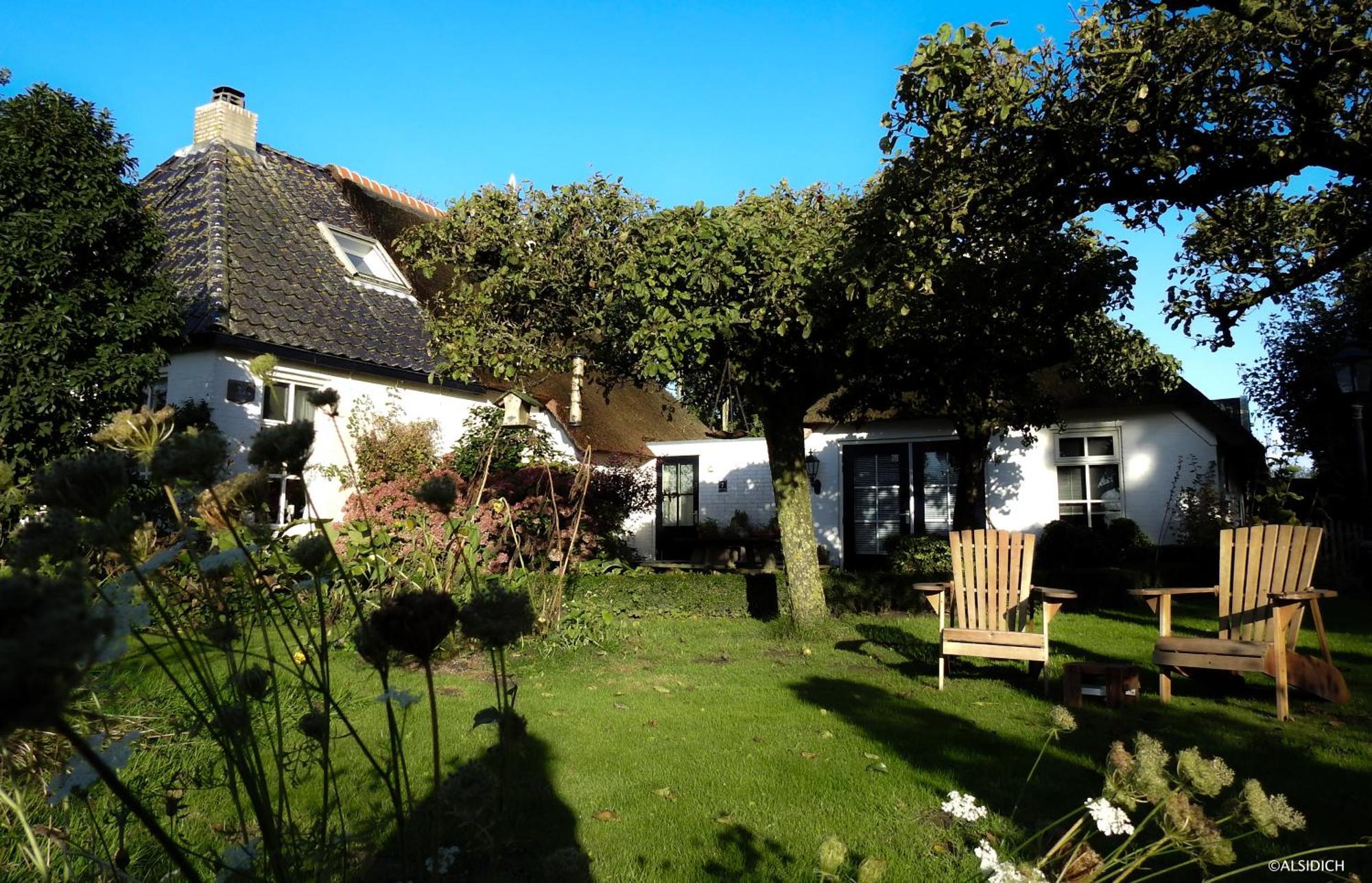 The Wee White Hoose Bed & Breakfast Oosternijkerk Bagian luar foto