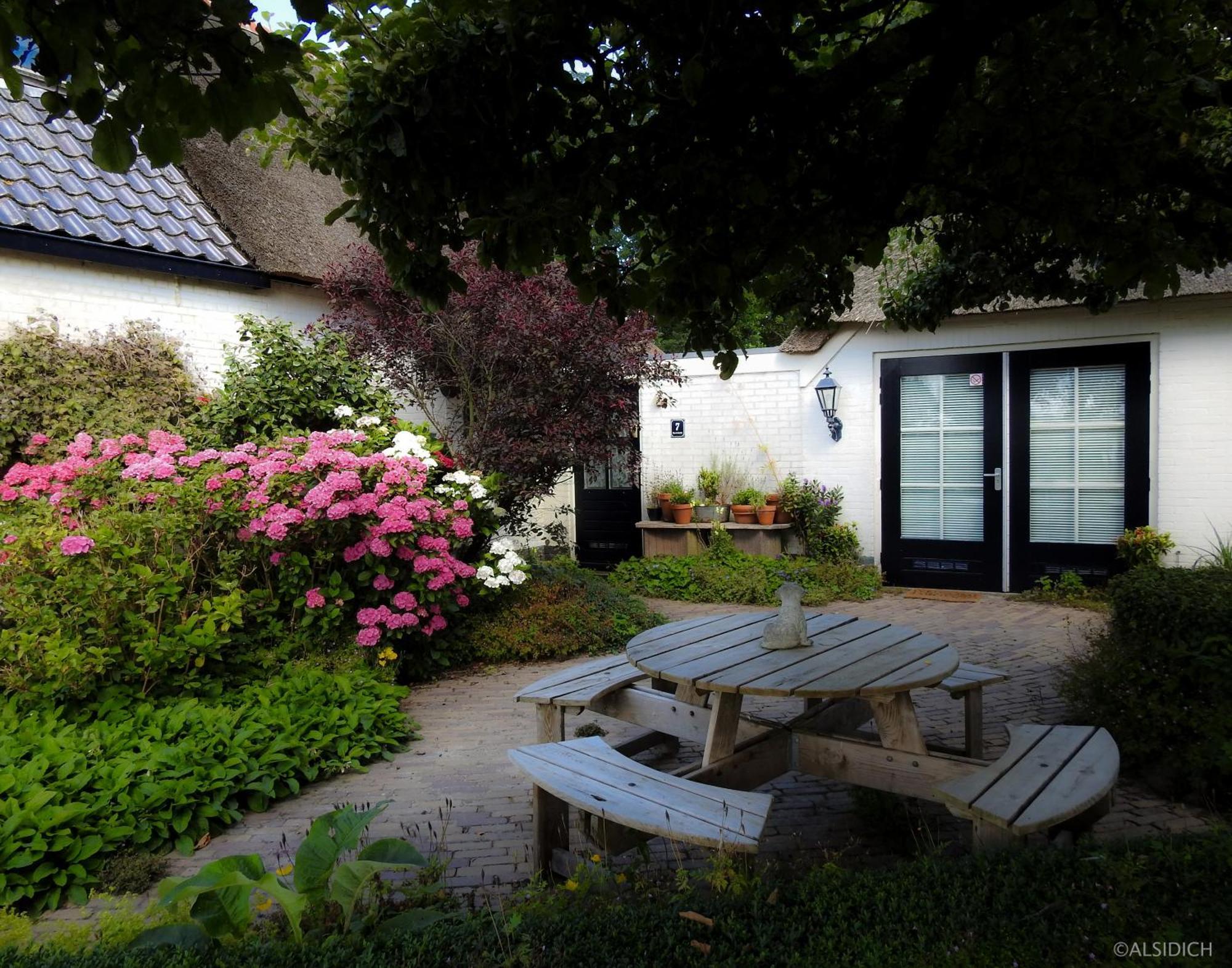 The Wee White Hoose Bed & Breakfast Oosternijkerk Bagian luar foto